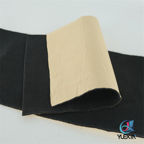 Fieltro con respaldo adhesivo Panox negro para protección térmica automotriz