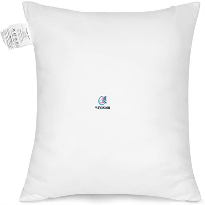 Inserto de almohada cuadrado lavable a máquina.