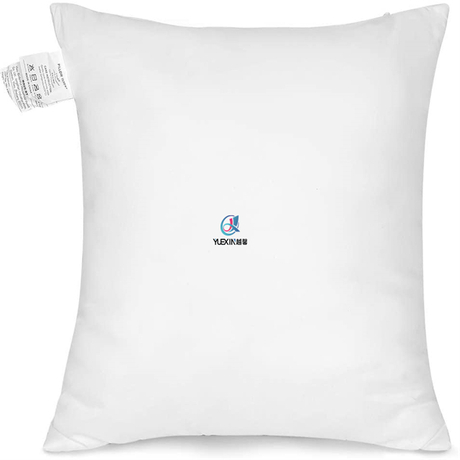 Inserto de almohada cuadrado lavable a máquina.